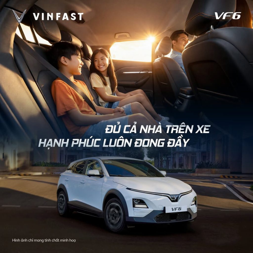 ĐỦ CẢ NHÀ TRÊN XE, HẠNH PHÚC LUÔN ĐONG ĐẦY